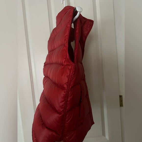 J.Crew wmns Sm RED Puffer Jacket Down+feathers.
19” Pit to Pit
23” Shldr to Hem - Picture 4 of 6